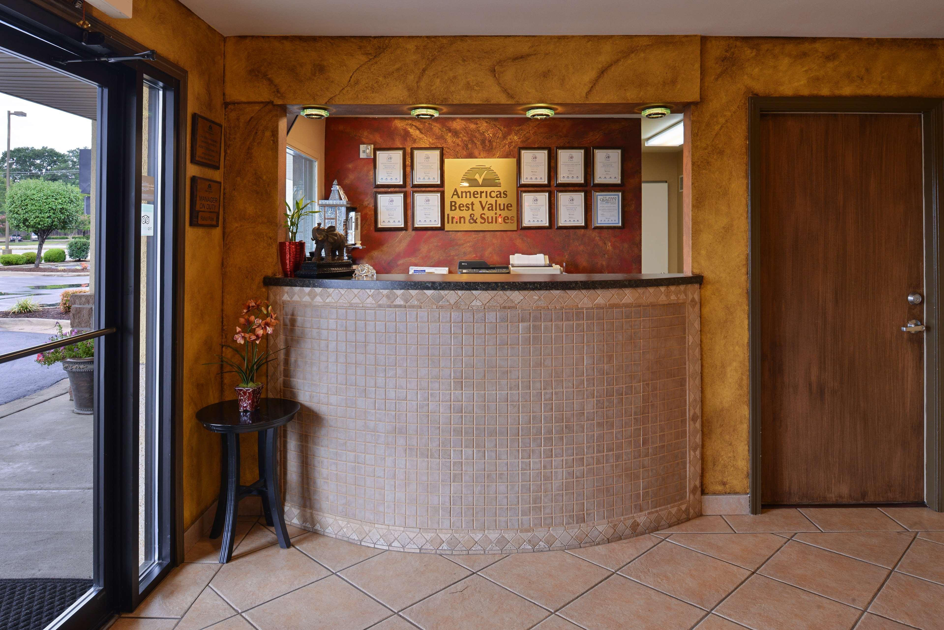 Americas Best Value Inn And Suites Little Rock Buitenkant foto