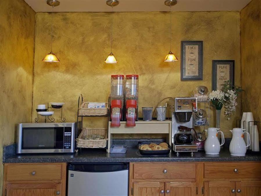 Americas Best Value Inn And Suites Little Rock Buitenkant foto